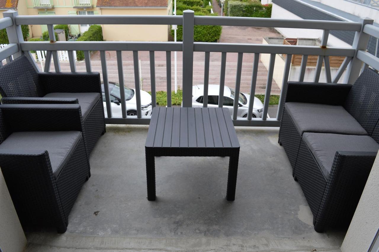 Appartement Spacieux Avec Balcon - A 50M De La Plage Courseulles-sur-Mer Zewnętrze zdjęcie